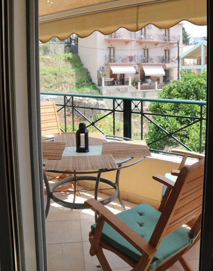 House In The Alley Parga